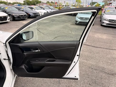 Used 2015 Honda Accord Sport image 20