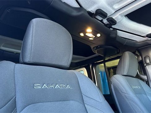 Used 2019 Jeep Wrangler Unlimited Sahara image 20