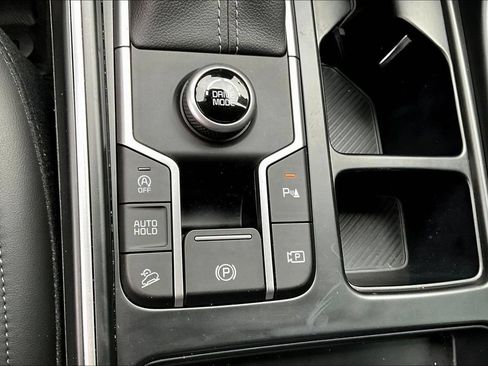 Used 2025 Kia Sorento EX w/ Panoramic Sunroof Package FWD image 17