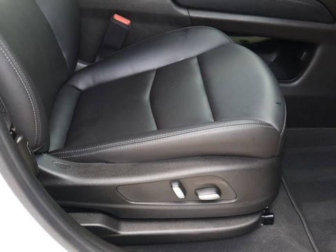 Used 2023 Cadillac XT6 Luxury FWD image 23