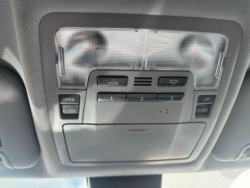 Used 2019 Toyota Highlander Limited image 17