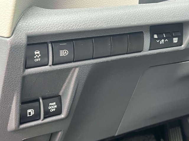 Used 2024 Toyota Sienna LE FWD image 24