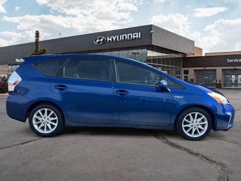 Used 2014 Toyota Prius V Five image 6