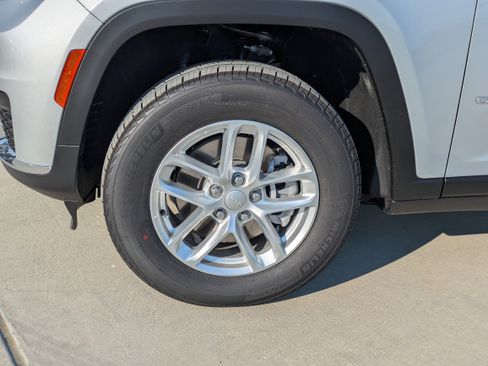 New 2026 Jeep Grand Cherokee L Laredo RWD image 9