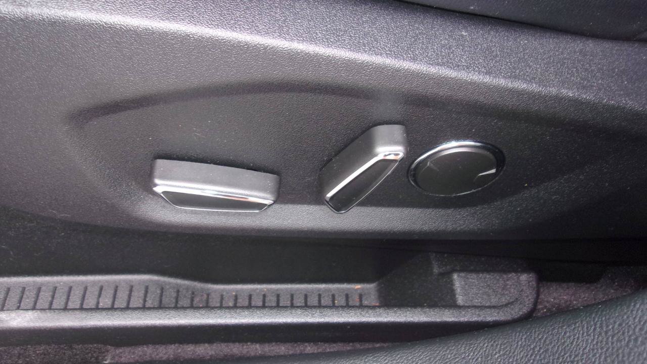 Used 2019 Ford Edge SEL w/ Equipment Group 201A AWD/4WD image 11