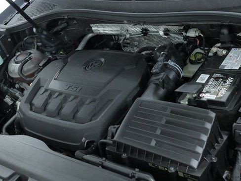 Used 2022 Volkswagen Tiguan SE image 9
