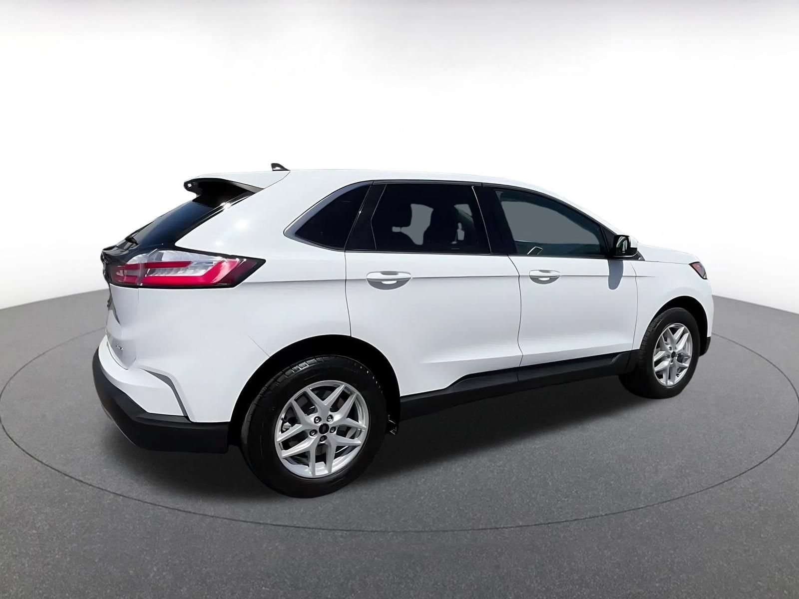 Used 2024 Ford Edge SEL AWD/4WD image 14