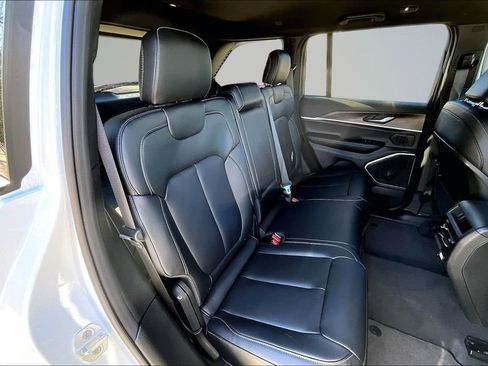 New 2026 Jeep Grand Cherokee Limited image 9
