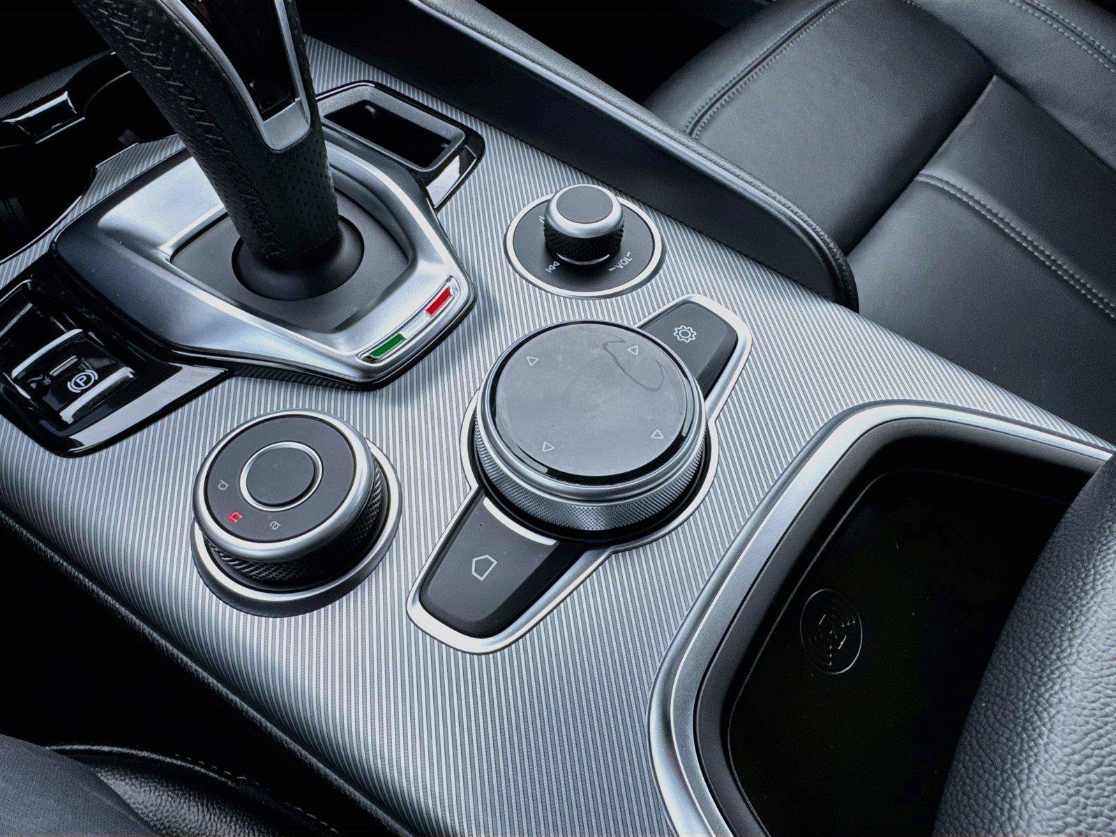 Used 2025 Alfa Romeo Giulia w/ Driving Assist Package RWD image 19