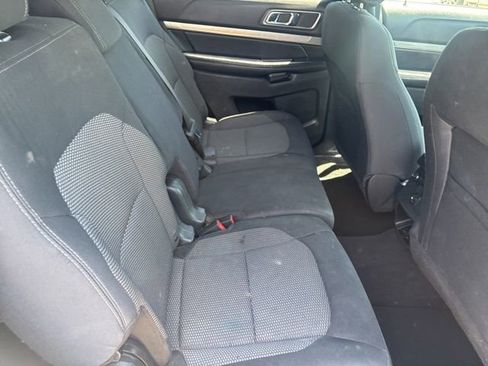 Used 2018 Ford Explorer XLT w/ Equipment Group 201A FWD image 11