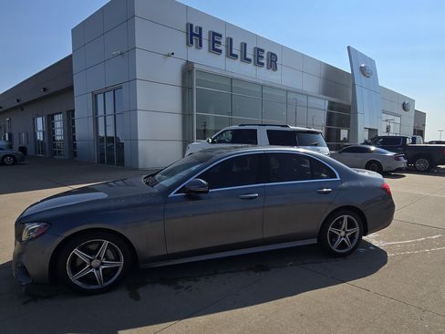 Used 2017 Mercedes-Benz E 300 4MATIC image 3