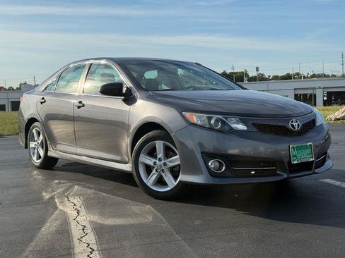 Used 2014 Toyota Camry SE FWD image 1