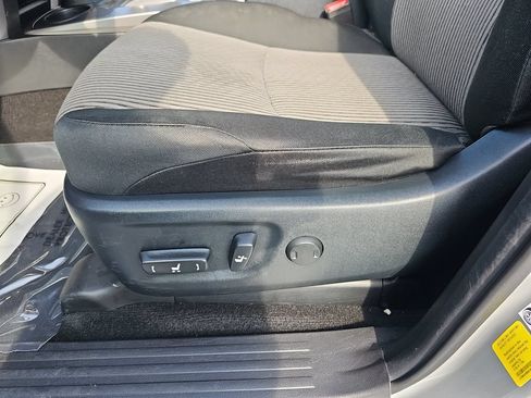 Used 2024 Toyota 4Runner SR5 AWD/4WD image 28