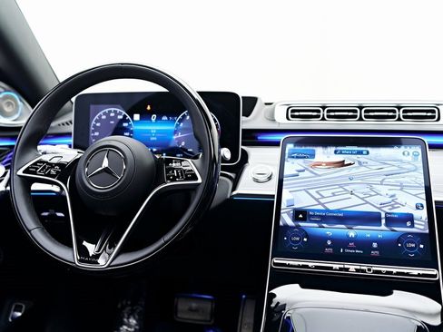 Used 2025 Mercedes-Benz Maybach S 580 4MATIC image 71