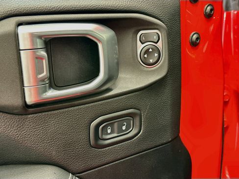 Used 2023 Jeep Wrangler Unlimited Sahara AWD/4WD image 15