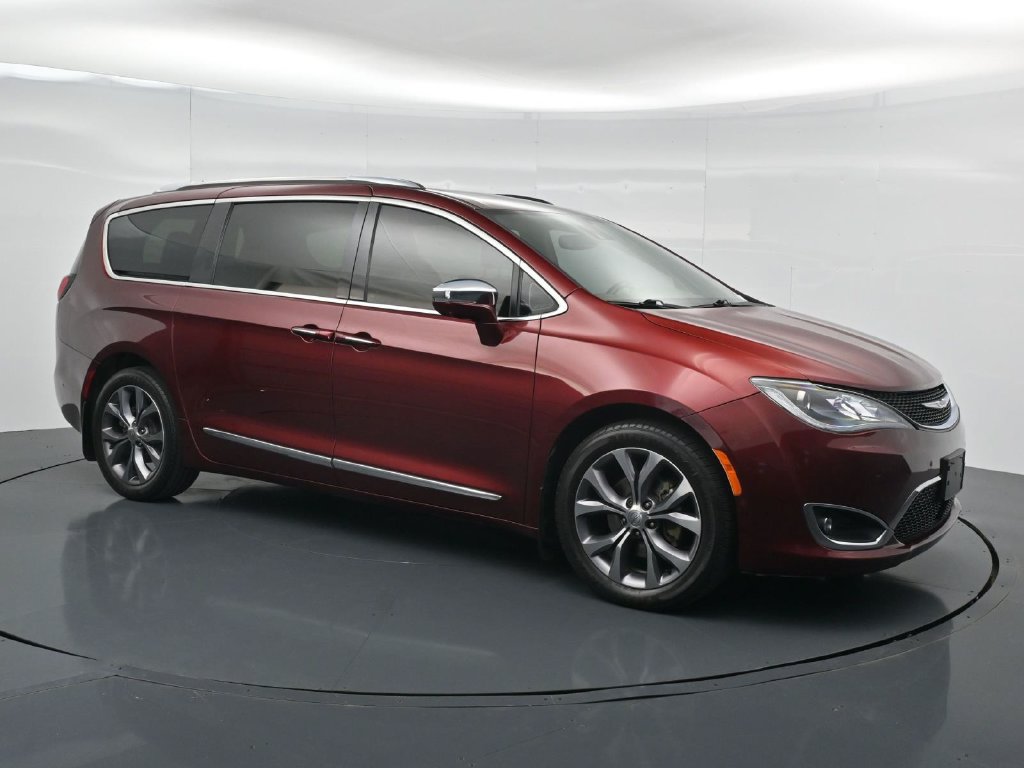 Used 2020 Chrysler Pacifica Limited w/ Tire & Wheel Group FWD image 35