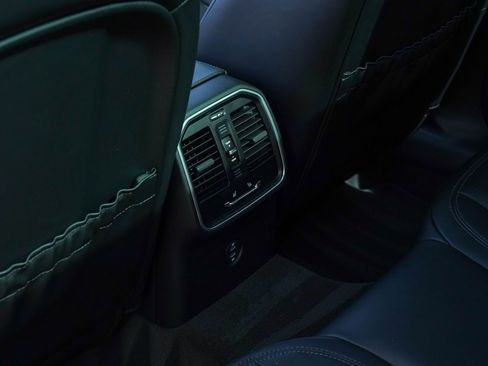 Certified 2026 Porsche Macan image 33