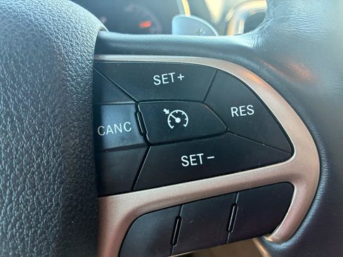 Used 2015 Jeep Grand Cherokee Limited AWD/4WD image 17