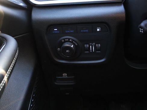 Used 2022 Jeep Grand Cherokee Overland w/ Advanced Protech Group III image 40