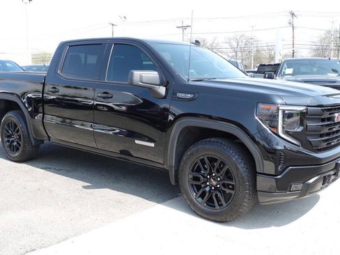 Used 2023 GMC Sierra 1500 Elevation w/ Preferred Package image 4