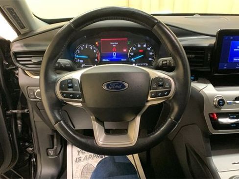 Used 2022 Ford Explorer XLT image 33