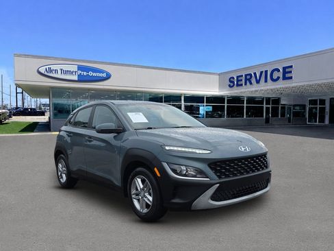 Used 2022 Hyundai Kona SE FWD image 2