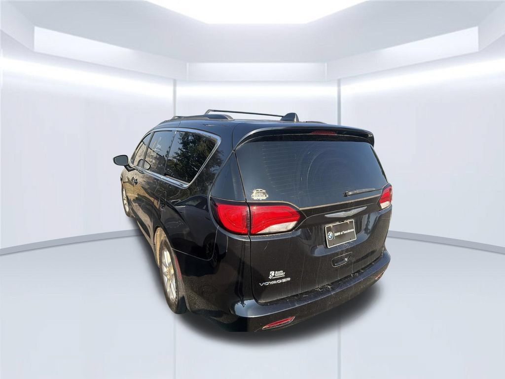 Used 2021 Chrysler Voyager Lxi FWD image 4