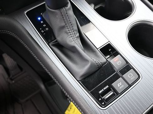 Used 2025 Toyota Sienna LE image 18