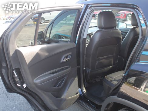 Used 2019 Chevrolet Trax LT w/ LT Convenience Package image 19