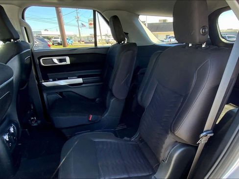 Used 2020 Ford Explorer XLT image 21