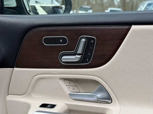 Used 2020 Mercedes-Benz GLB 250 4MATIC image 51