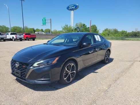 Used 2024 Nissan Altima 2.5 SR FWD image 17