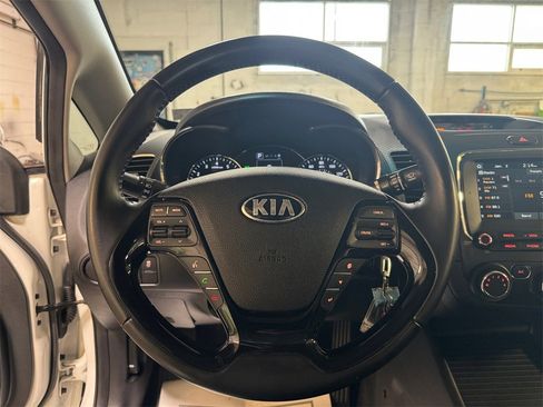 Used 2017 Kia Forte S image 15