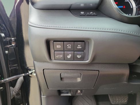 Used 2021 Toyota Highlander Limited AWD/4WD image 26