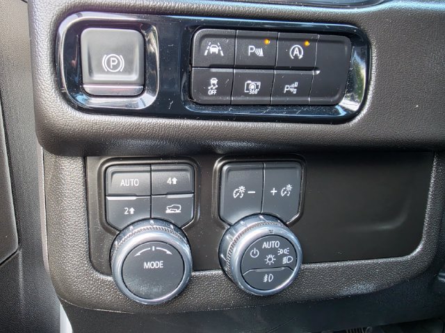Used 2025 GMC Yukon XL Denali AWD/4WD image 27