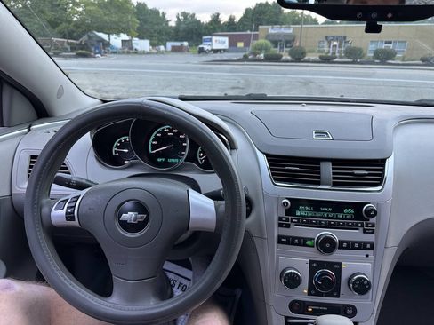 Used 2010 Chevrolet Malibu LS FWD image 16