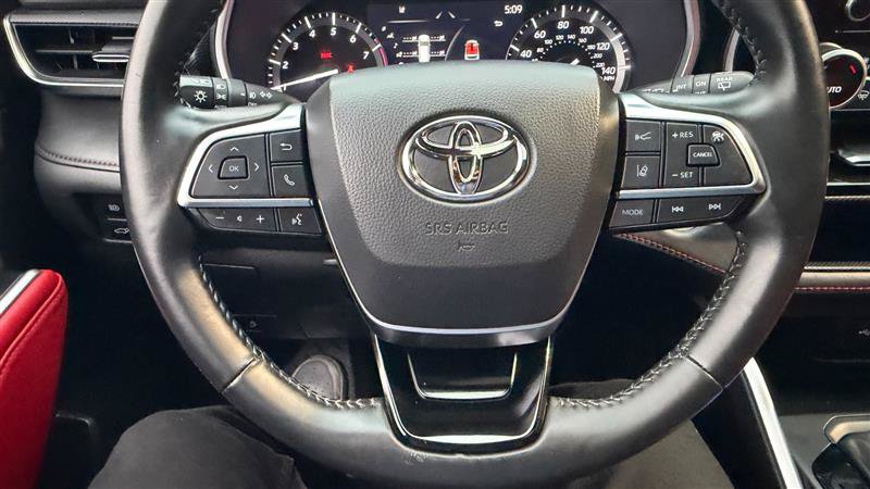 Used 2021 Toyota Highlander XSE AWD/4WD image 30