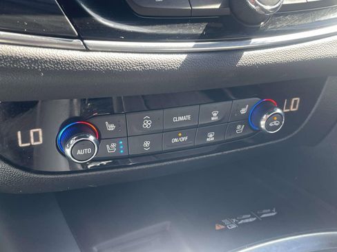 Used 2024 Buick Enclave Premium image 17