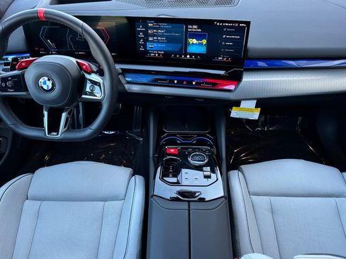 Used 2025 BMW M5 w/ Carbon Package image 3