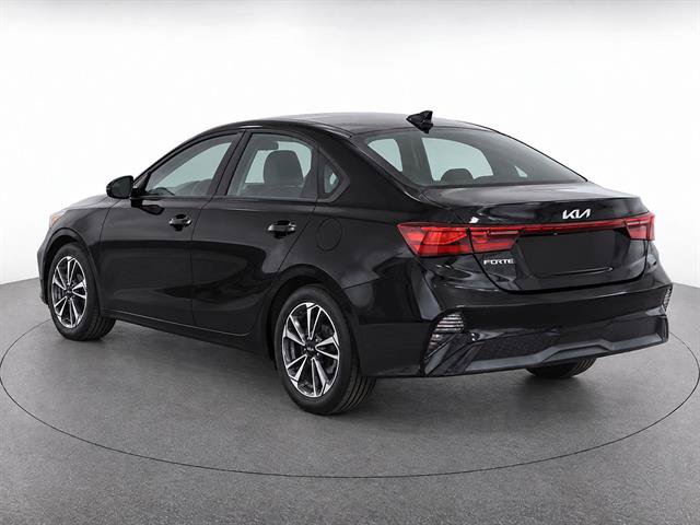 Used 2023 Kia Forte LXS FWD image 3