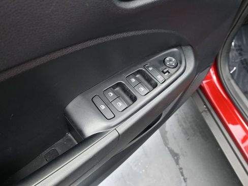 Certified 2025 Hyundai Venue SE image 16