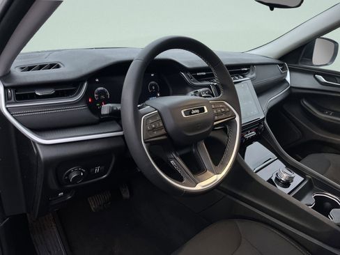 Used 2023 Jeep Grand Cherokee Laredo X AWD/4WD image 17