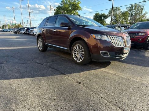 Used 2012 Lincoln MKX AWD image 3