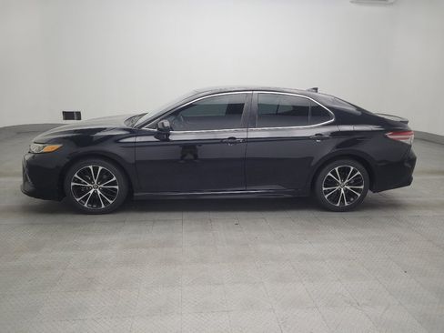 Used 2019 Toyota Camry SE image 2