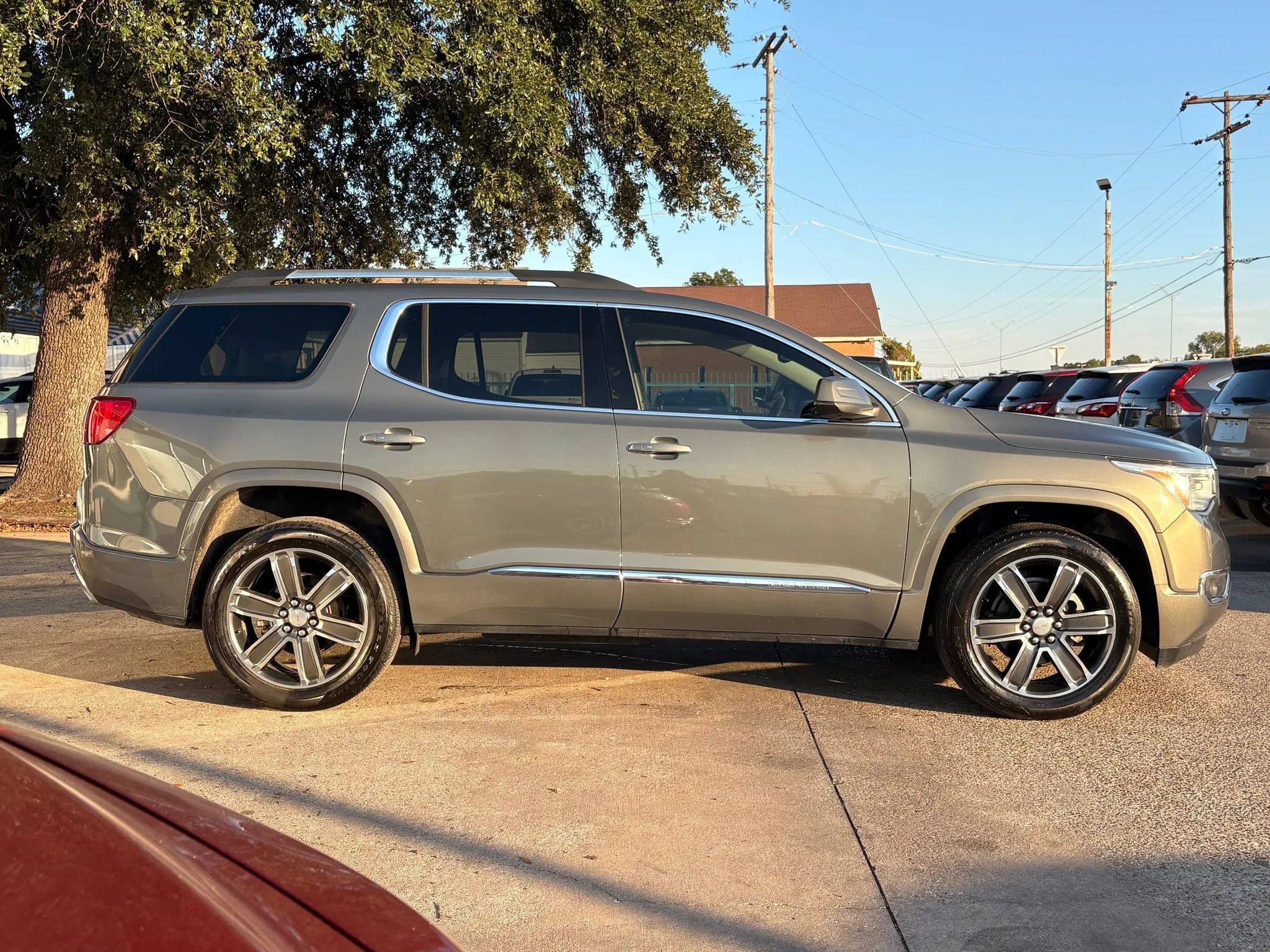 Used 2018 GMC Acadia Denali w/ Technology Package FWD image 2