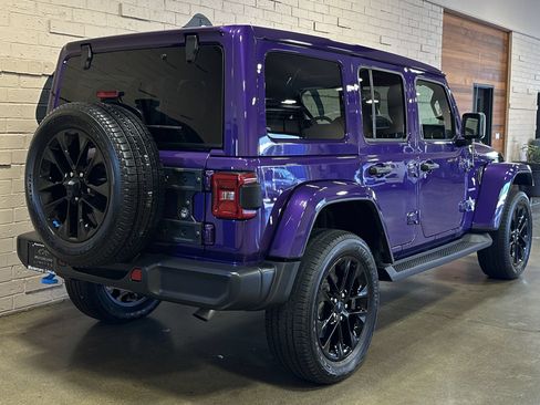 Used 2023 Jeep Wrangler Unlimited Sahara w/ Cold Weather Group AWD/4WD image 10