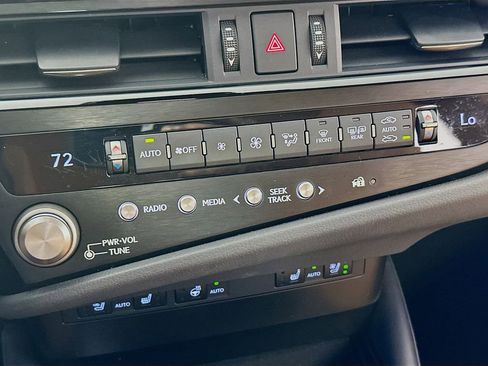 Used 2024 Lexus ES 350 w/ Premium Package FWD image 16