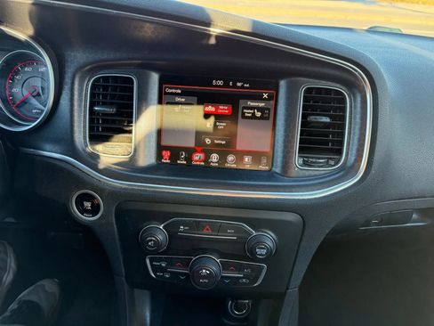 Used 2016 Dodge Charger SXT image 19