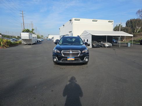 Used 2018 Subaru Outback 2.5i Limited image 2