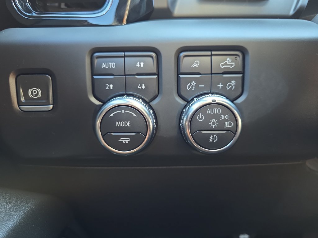 Used 2024 GMC Sierra 1500 AT4 w/ Technology Package AWD/4WD image 23